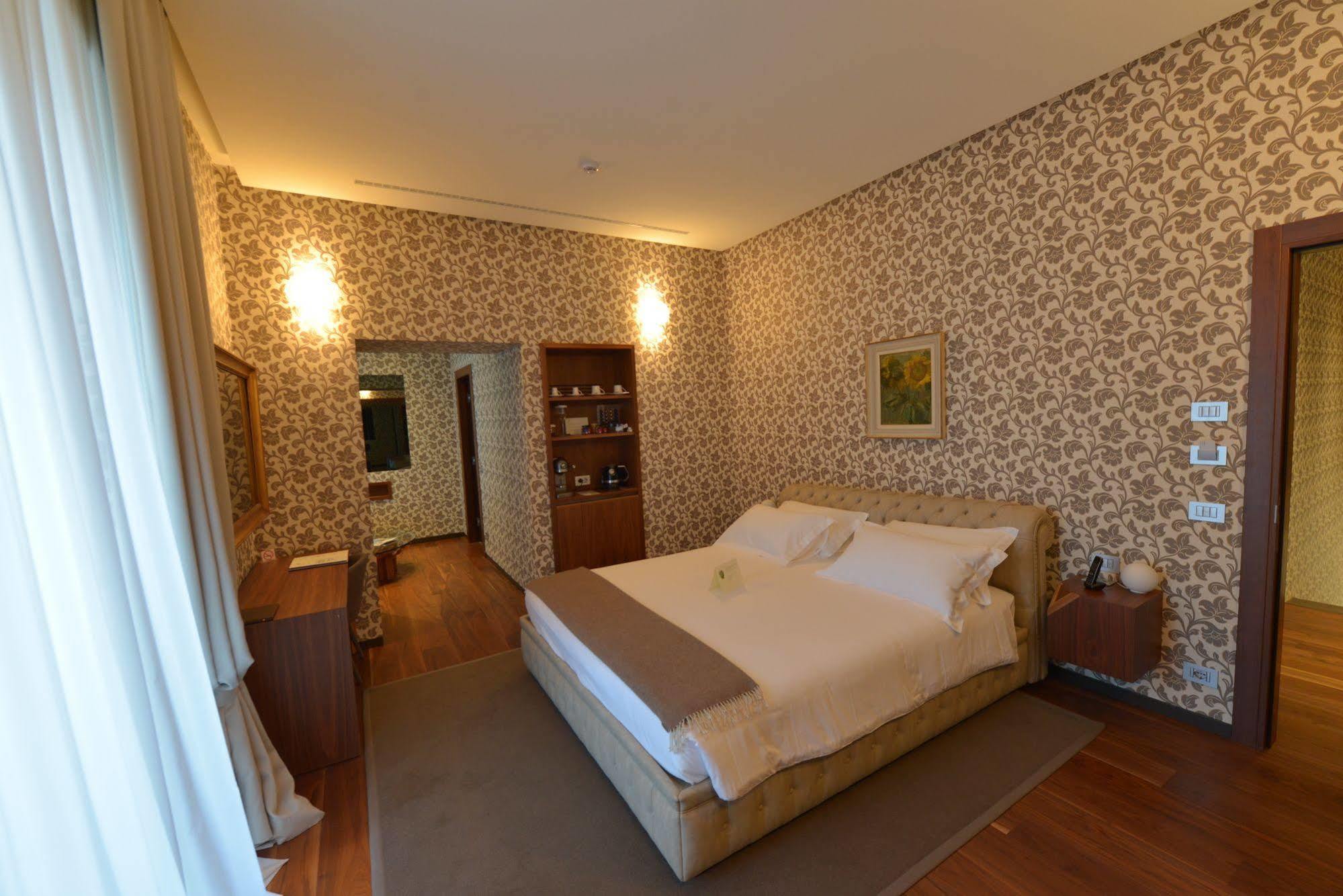 Villa Lario Resort Mandello Mandello del Lario Bagian luar foto